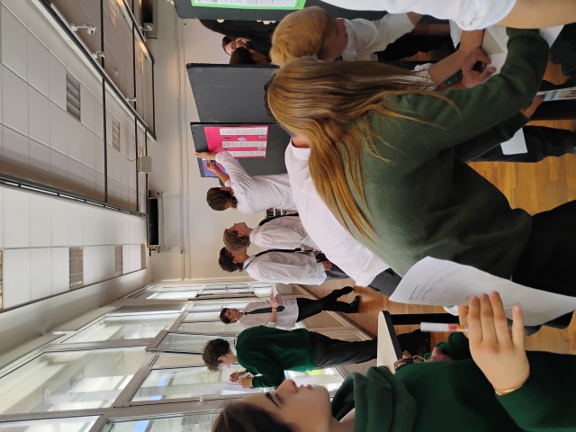 Assembly Year 10-Feria de carreras universitarias