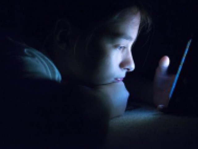 Teenagers' sleep quality and mental health at risk over late-night mobile phone use